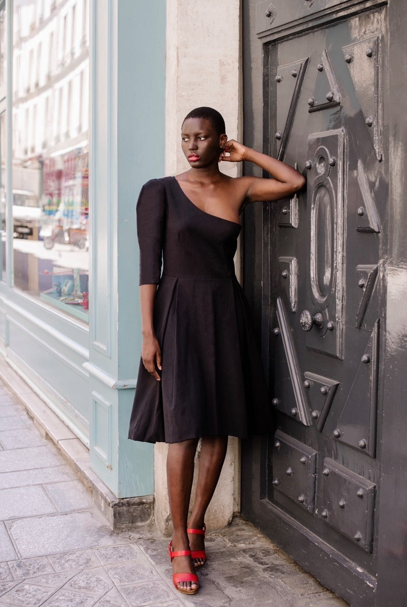 Jioni, the black dress