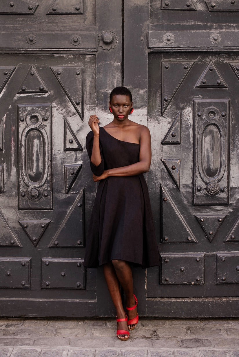 Jioni, the black dress