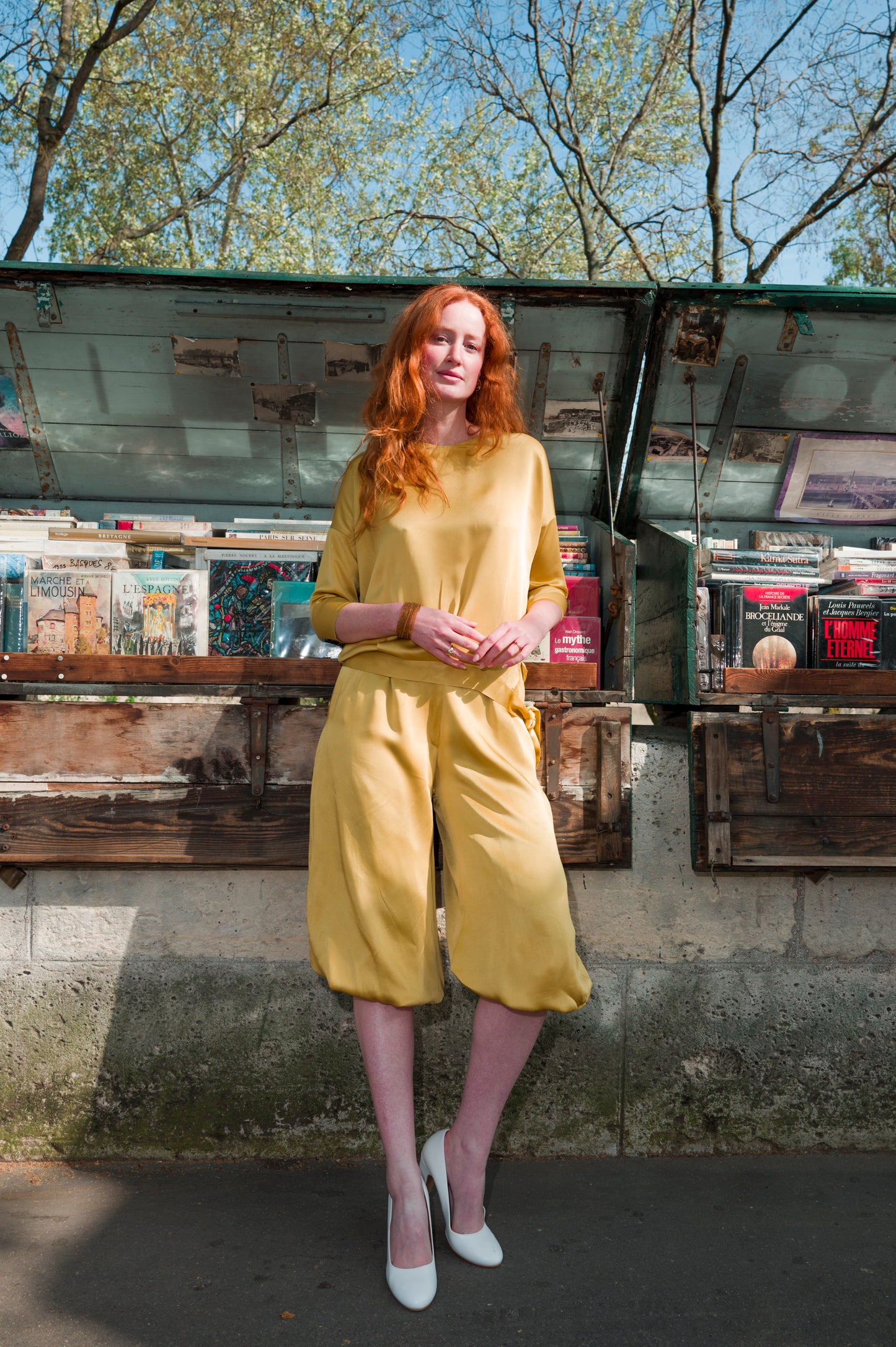 Lera, a golden top and its over knee length pants