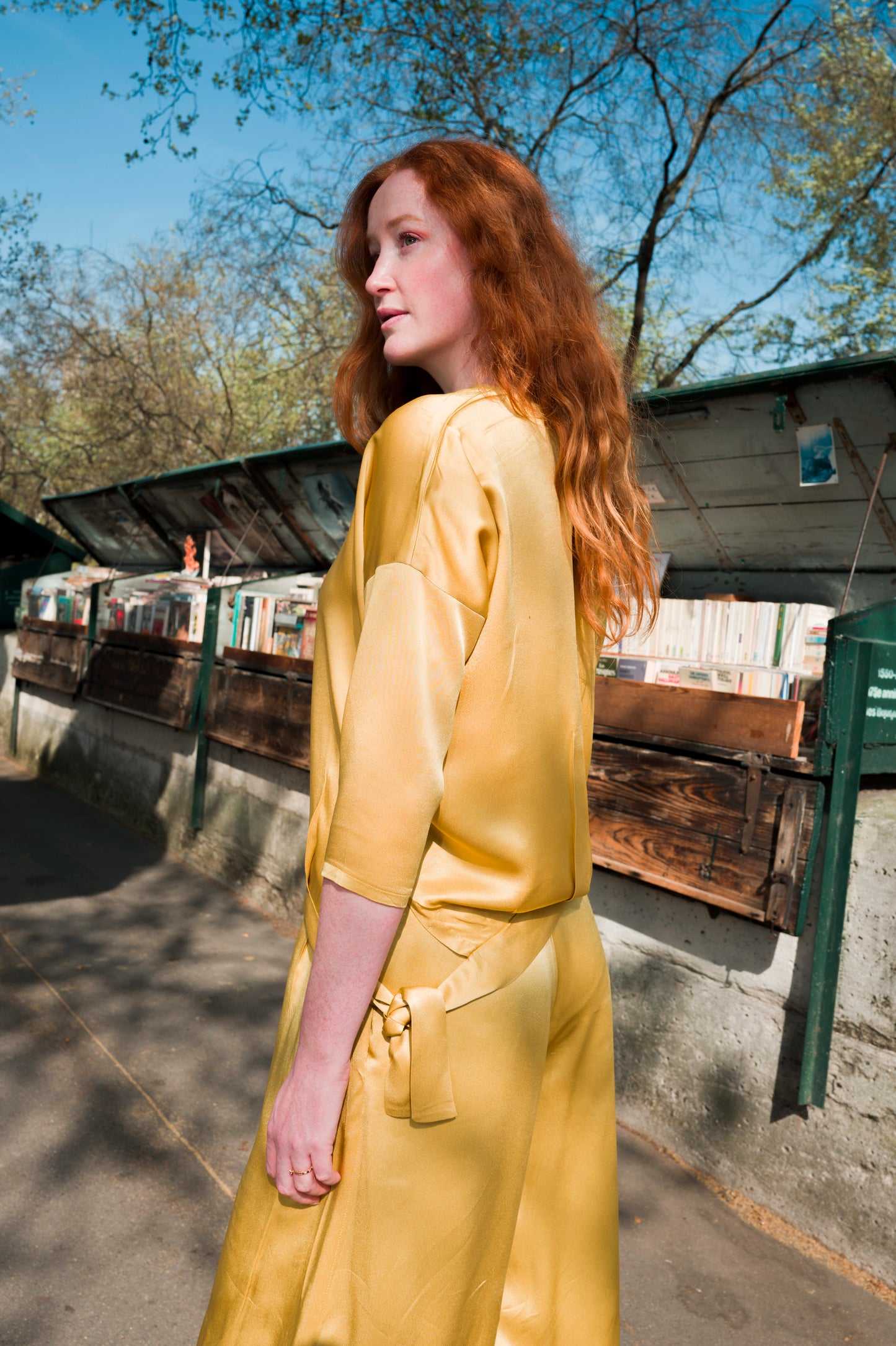 Lera, a golden top and its over knee length pants
